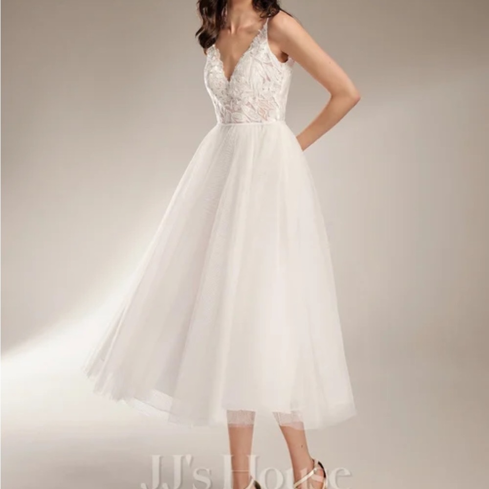 A-line V-Neck Tea-Length White Tulle Dress